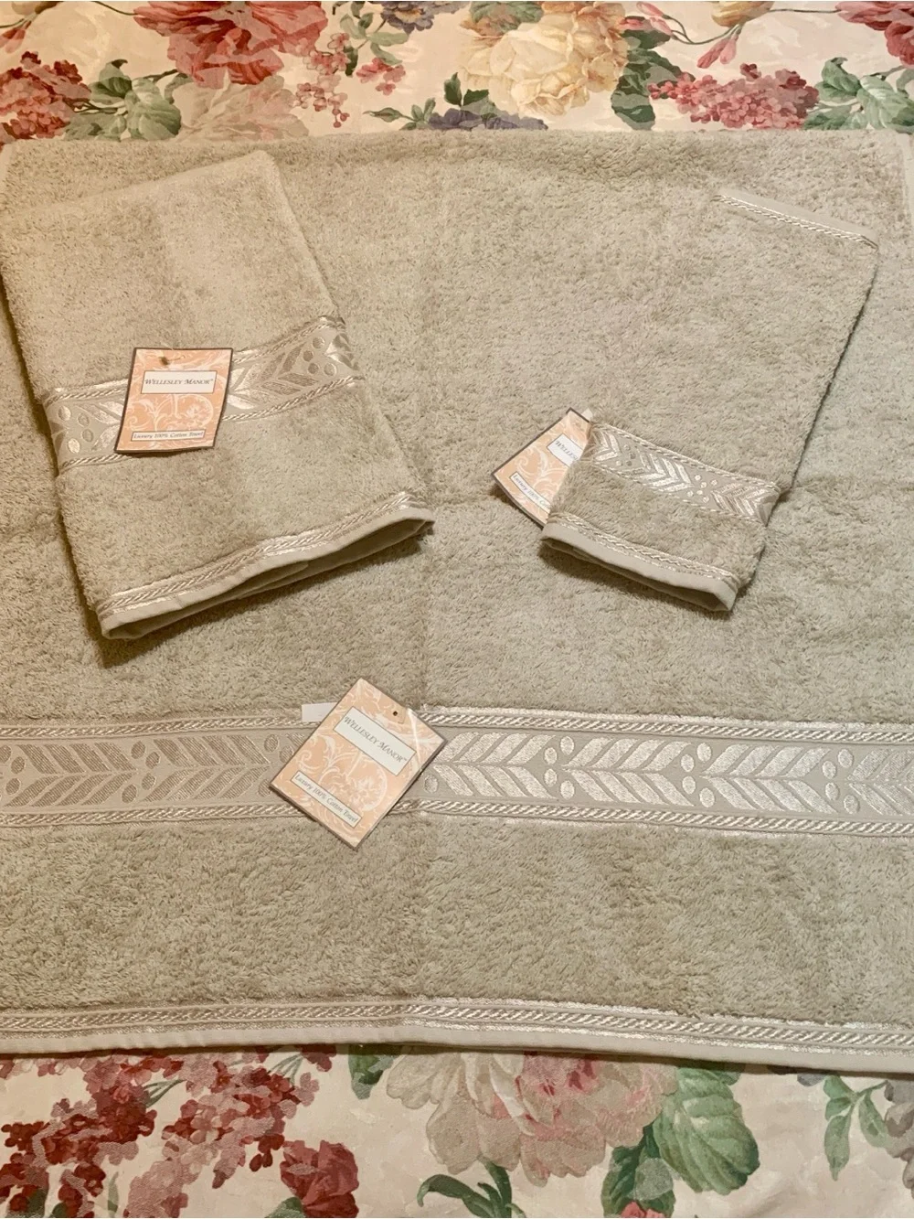 Wellesley Manor Luxury 100% Cotton Embellished Towels Taupe Tan 6-Piece Set NWT